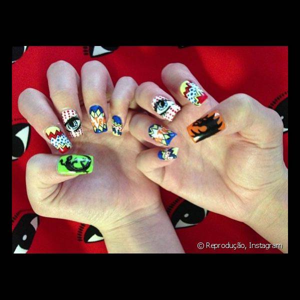 Hailee surpreendeu os frequentadores da Comic-Con 2013 ao surgir com uma nail art inspirada no grafismo de gibis, que fazia refer?ncia ? obra do artista Roy Lichtenstein e ainda homenageava o filme 